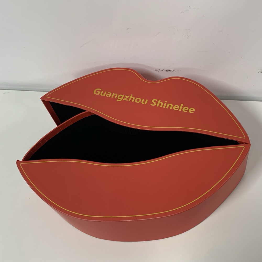 Crimson Red Lip Zippered Cosmetic Bag Thumbnail 3