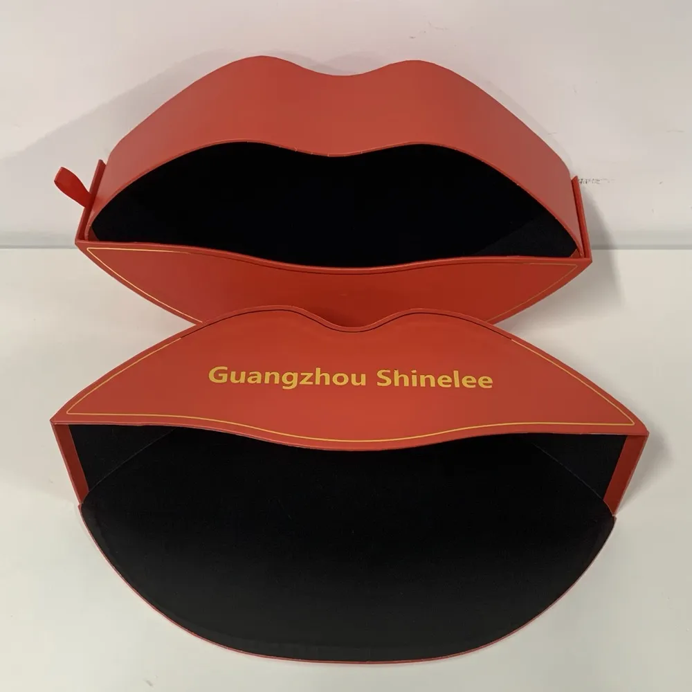 Crimson Red Lip Zippered Cosmetic Bag Thumbnail 12