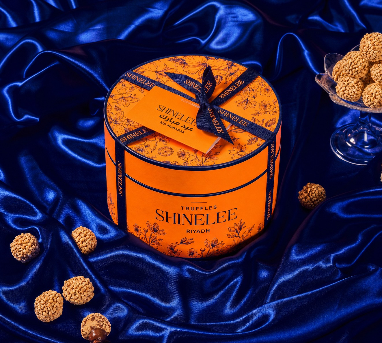 Custom Round Chocolate Gift Box Thumbnail 3